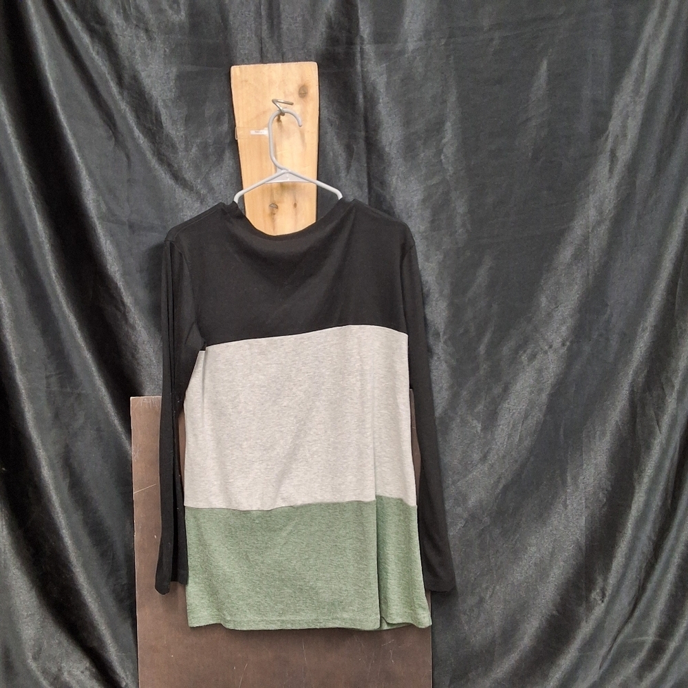 Yidarton Black Top with Multicolor Accents size womens L (Oversized) - Picture 9 of 14